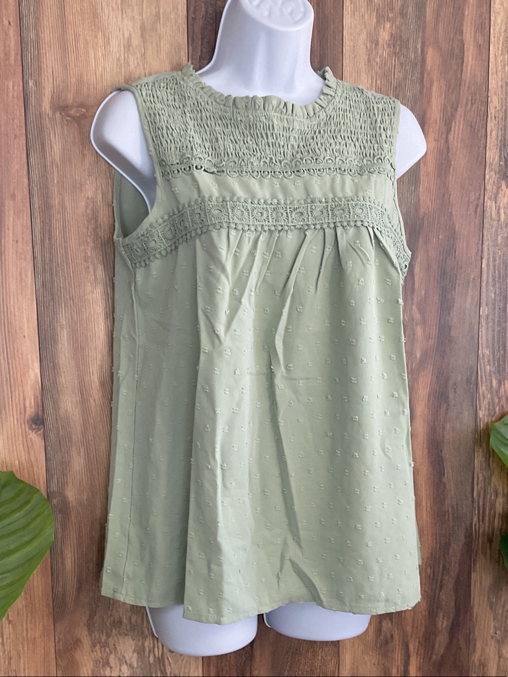 Elings Sleeveless Sage Green Smocked Yoke Blouse S        C248